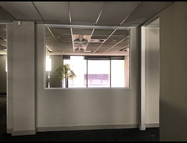 1,433M² OFFICE TO LET IN WAVERLEY